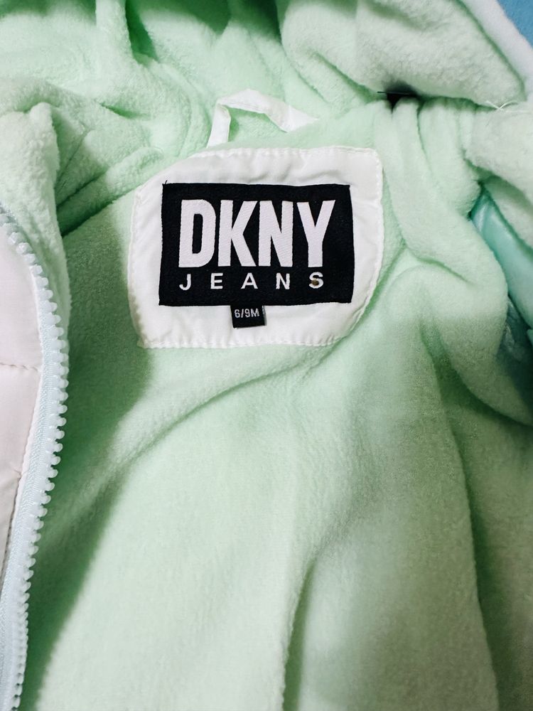 Combinezon / salopeta DKNY jeans NOU, 6-9 luni, 74 cm