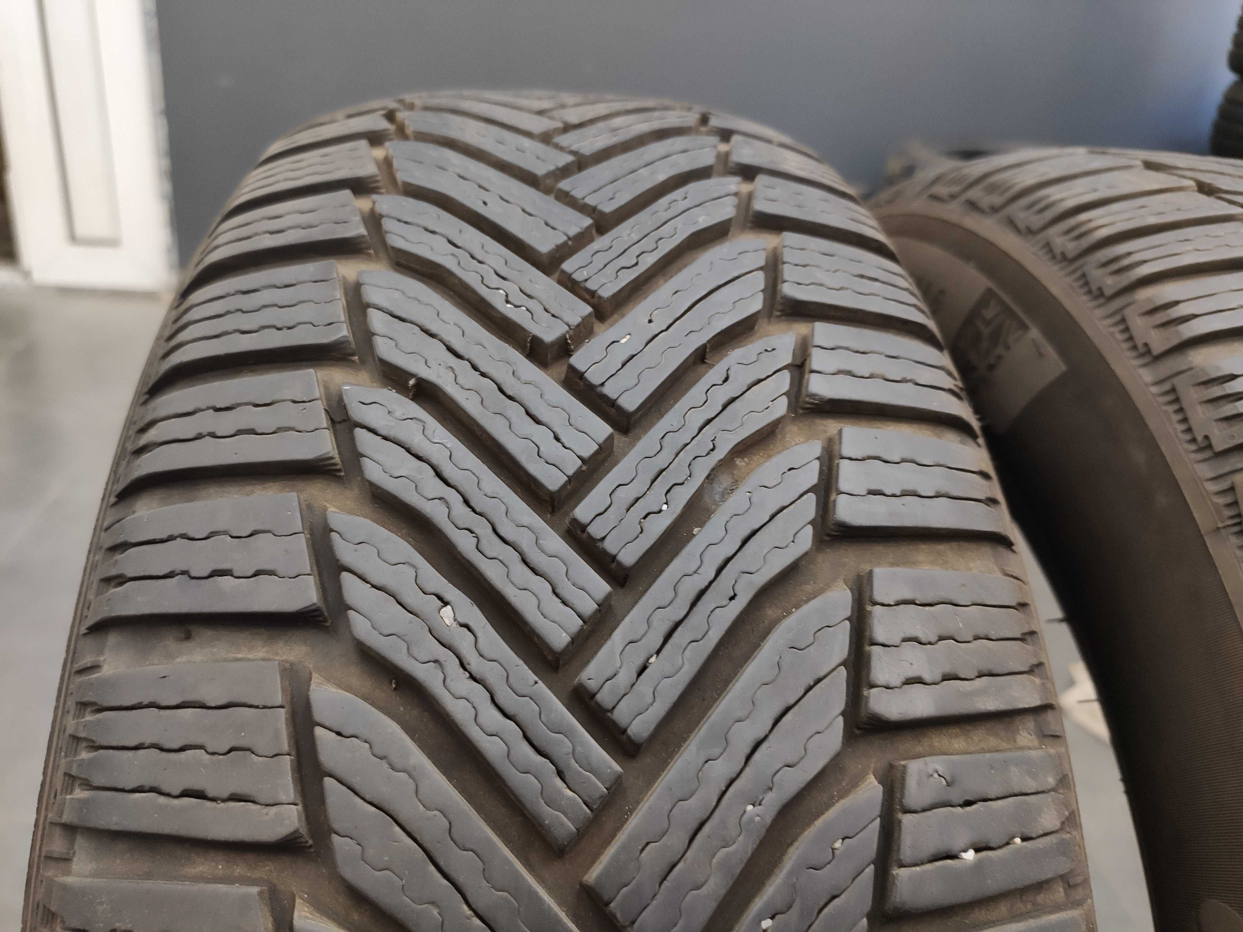 2бр Зимни гуми 215 60 17 - Michelin - DOT 2022