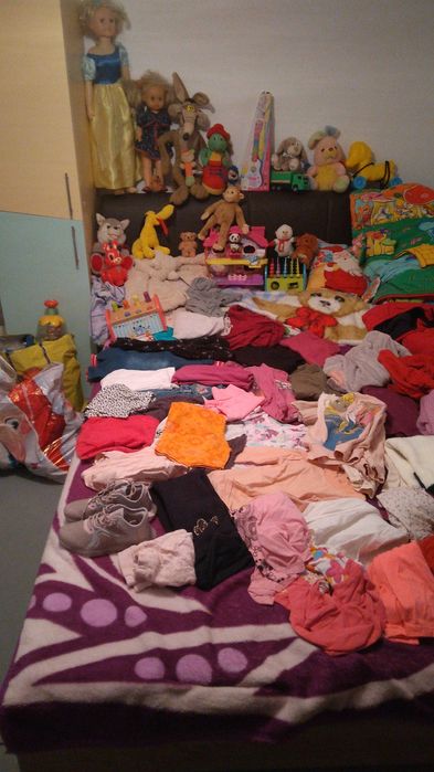 Vând hăinuțe și jucarii pentru copiii ieftin