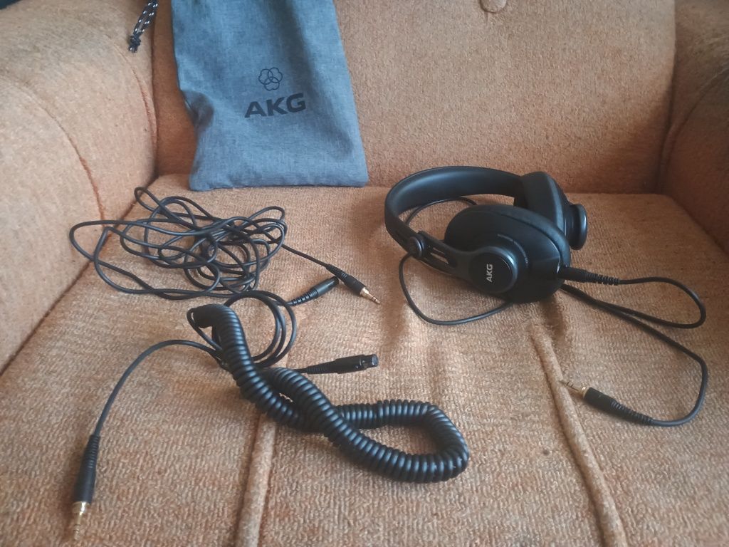 Слушалки AKG K371