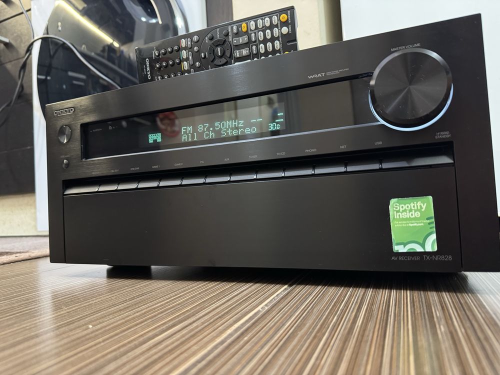 Onkyo TX-NR828 Bluetooth Wi-Fi