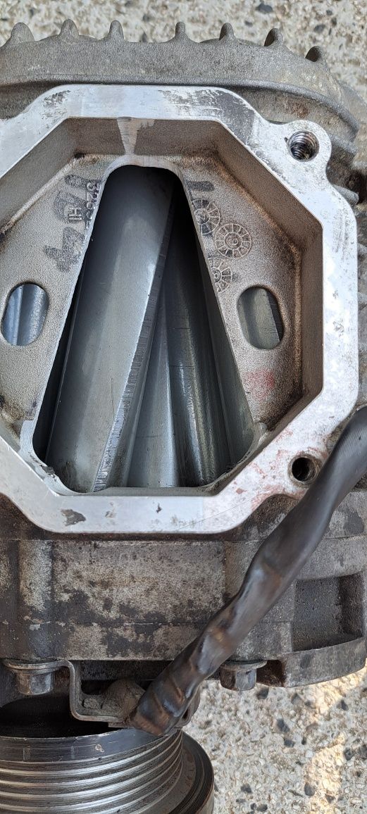 Компресор-eaton m62
