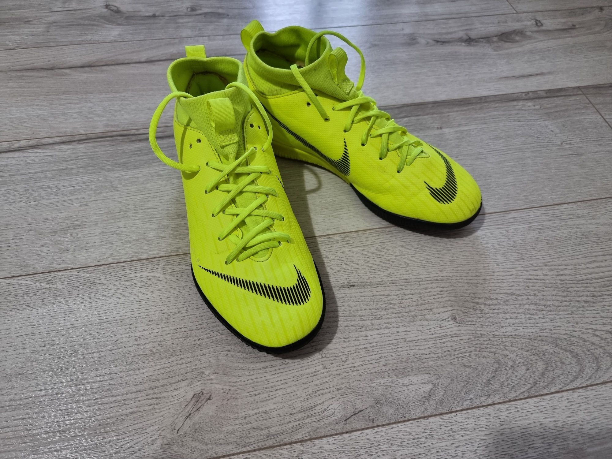 Vand Nike Superfly 6 Academy GS IC Junior AH7343-701