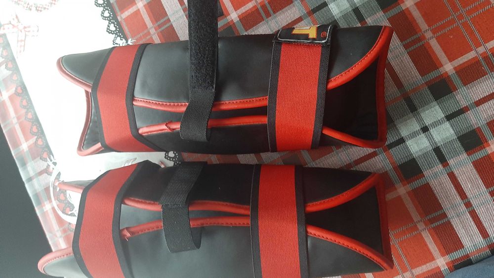 Protectie tibie contact