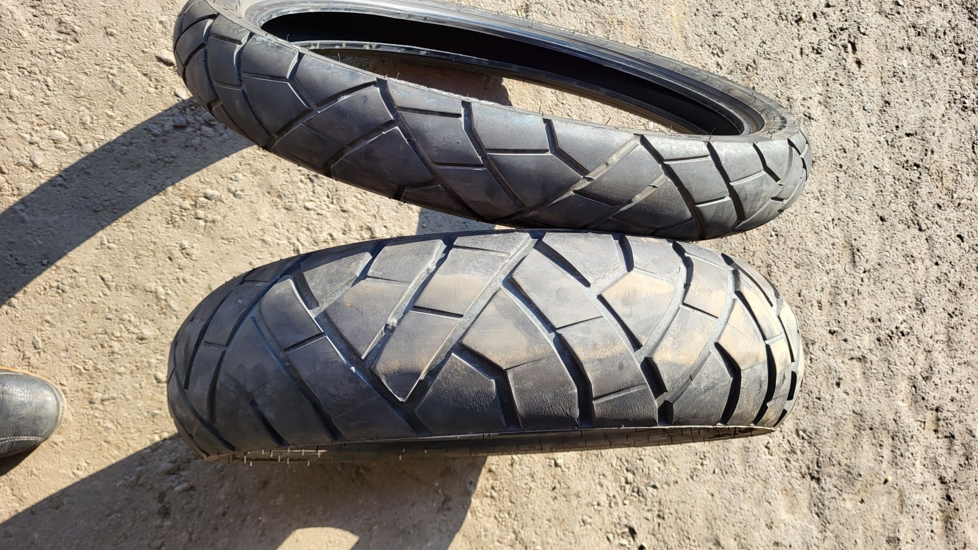 Anvelope moto Dunlop 150 70 R18 și 90 90 r21