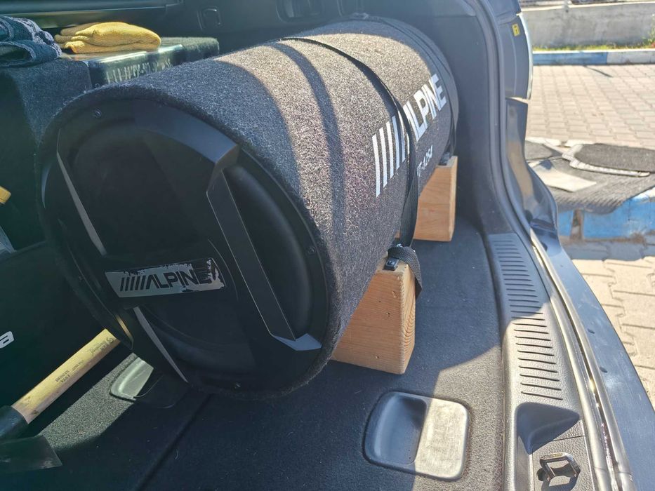 Alpine туба бас каса и усилвател thunder и двете 1000w комплект