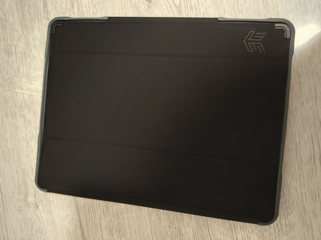 Husă STM Dux Plus Duo pentru iPad