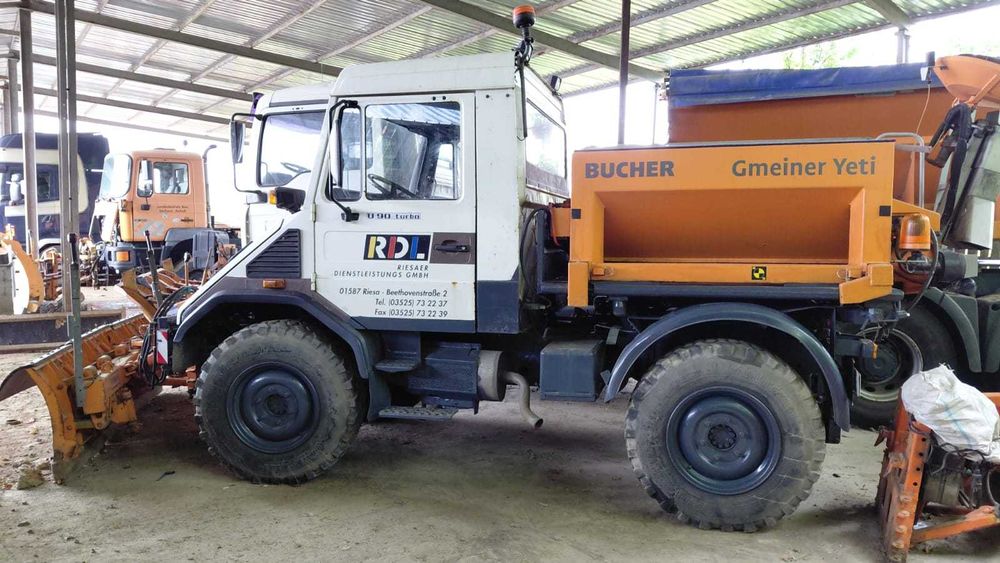 Unimog Mercedes echipat