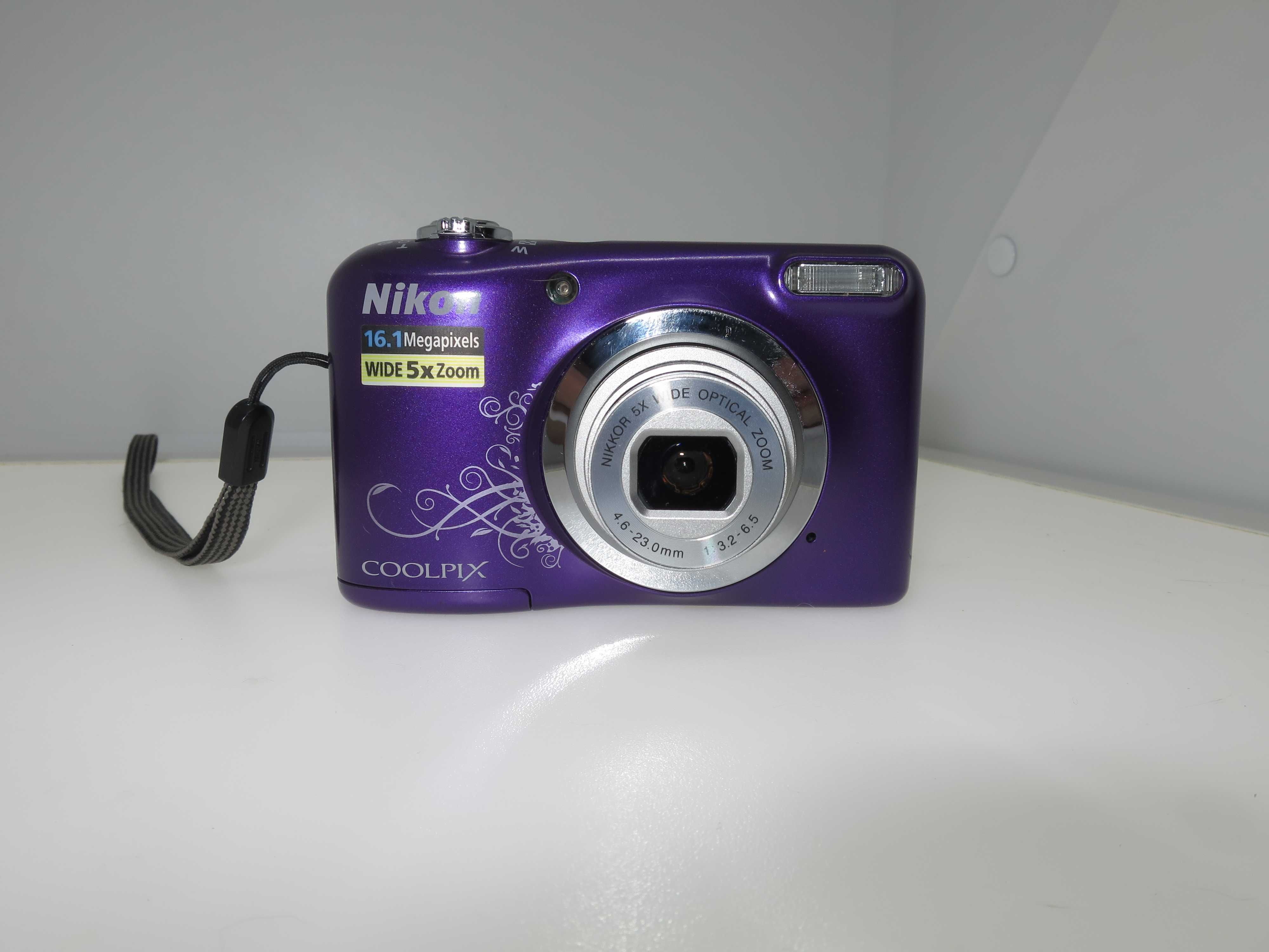 Nikon Coolpix A10 страхотен малък лилав в фотоапарат отлично състояние