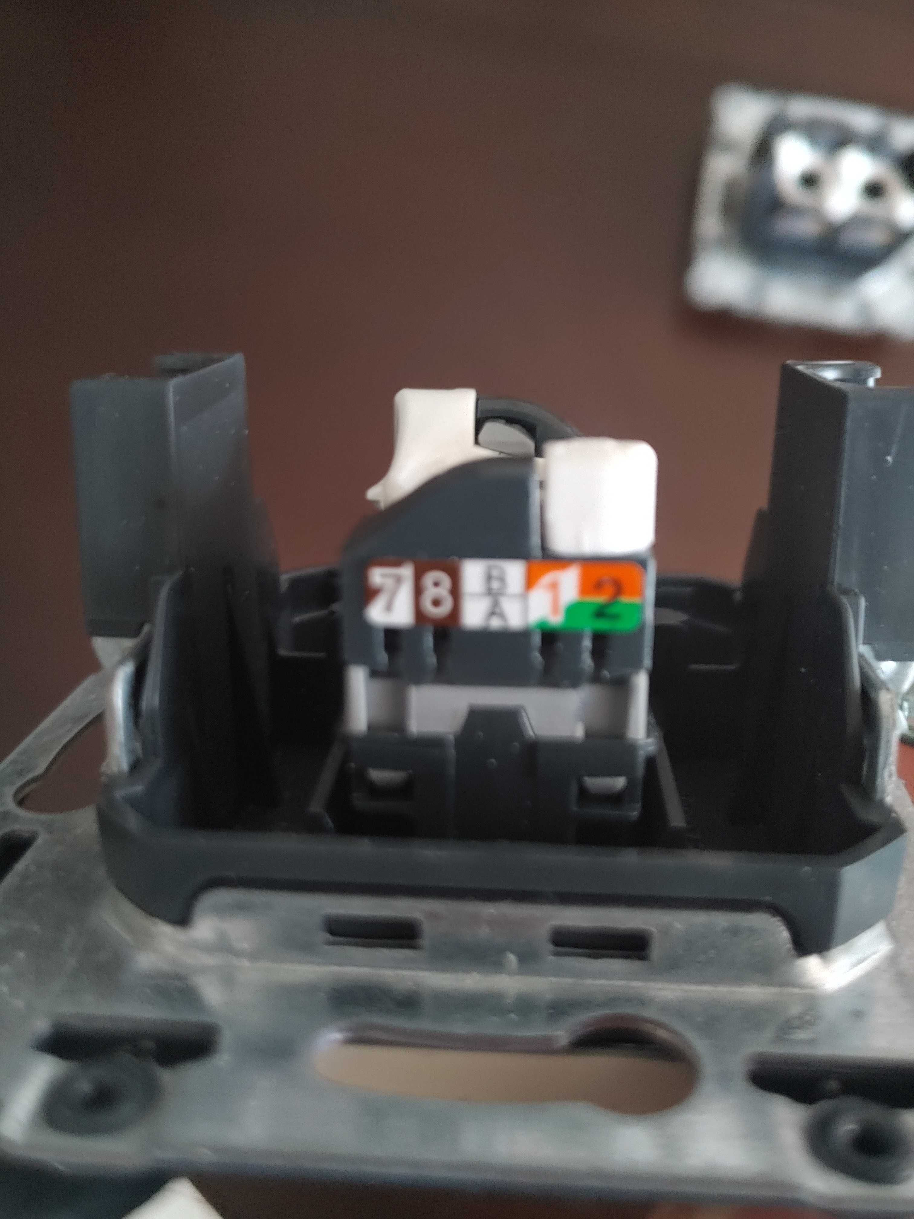 Продавам нови Шуко Контакти, TV и RJ45 розетки Legrang Valena life