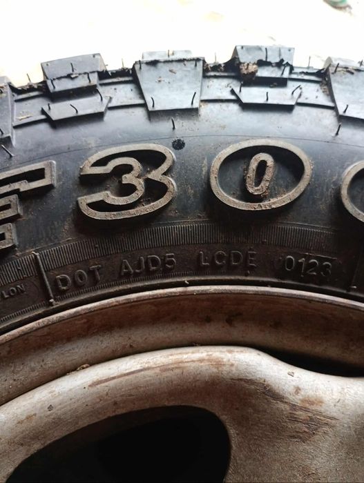 Офроуд гуми за джип