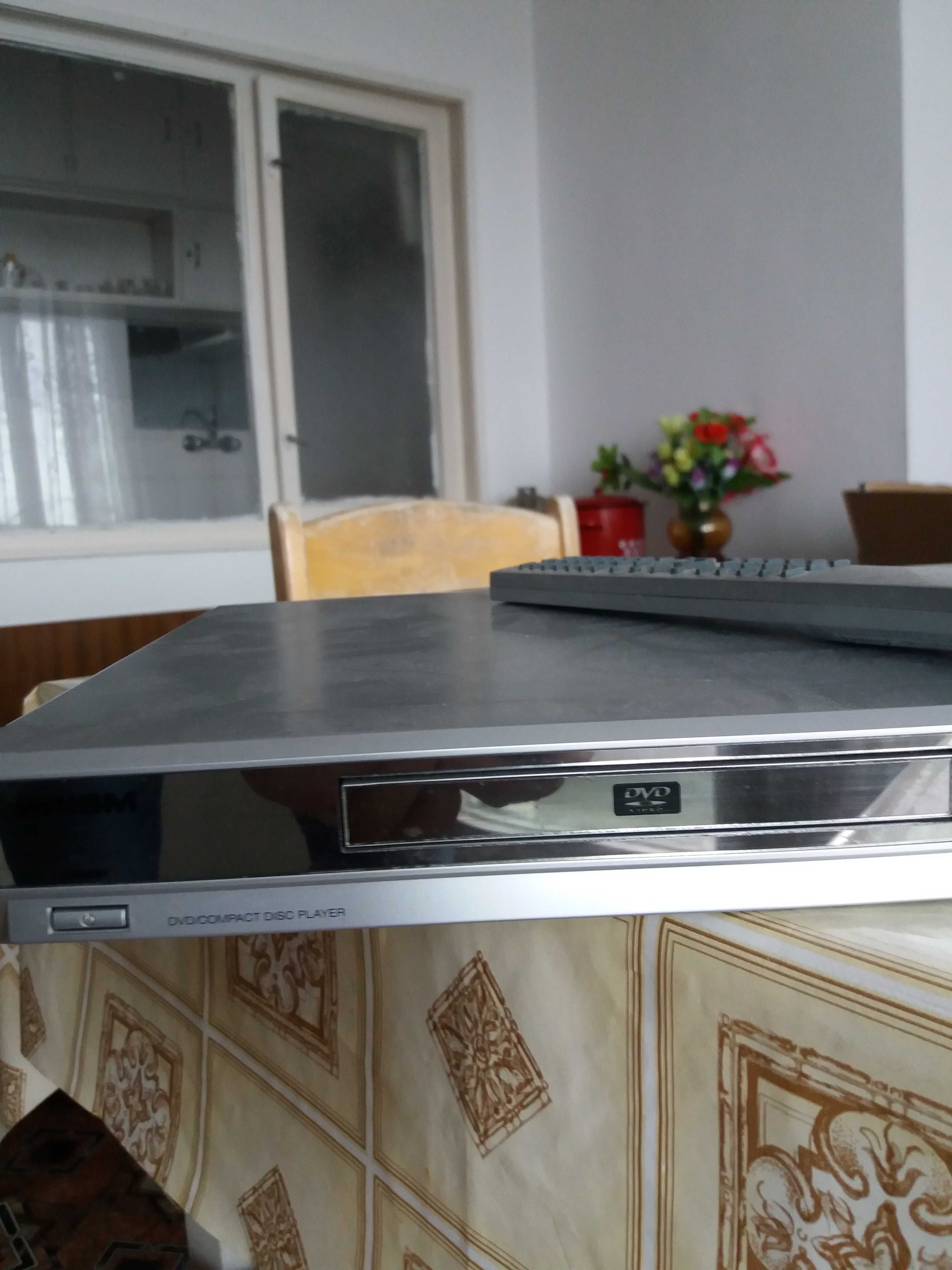 Масичка за телевизор на колелца , DVD player и видео SHARP