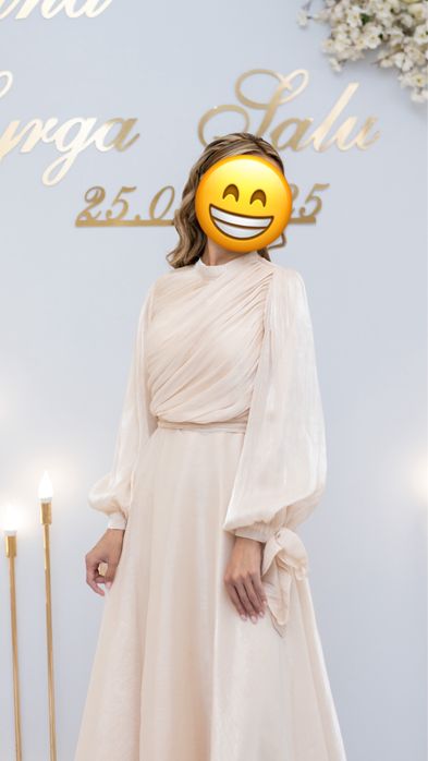 продам платье размер S в идеальном состоянии, надевала один раз.