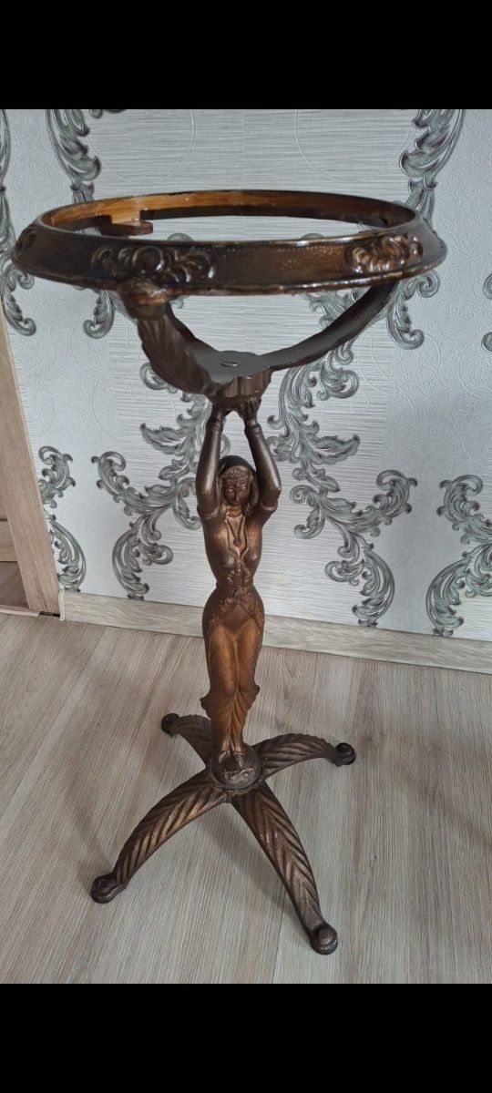 Антикварный   стол