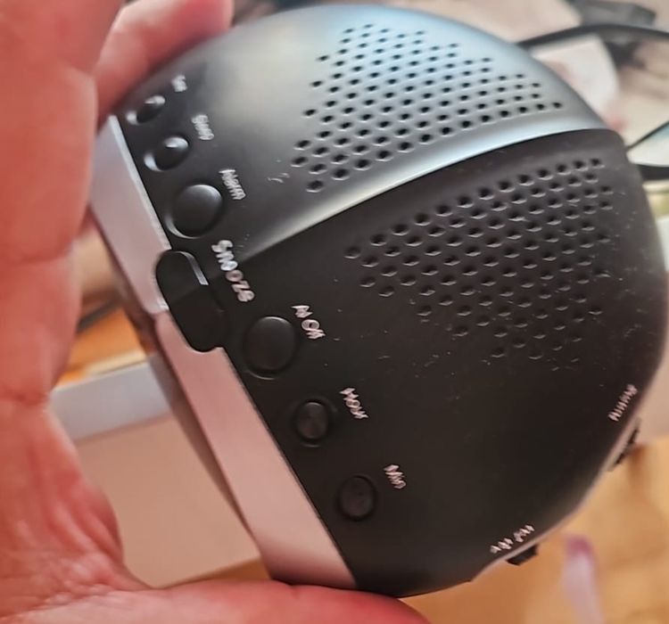 Radio cu ceas electronic