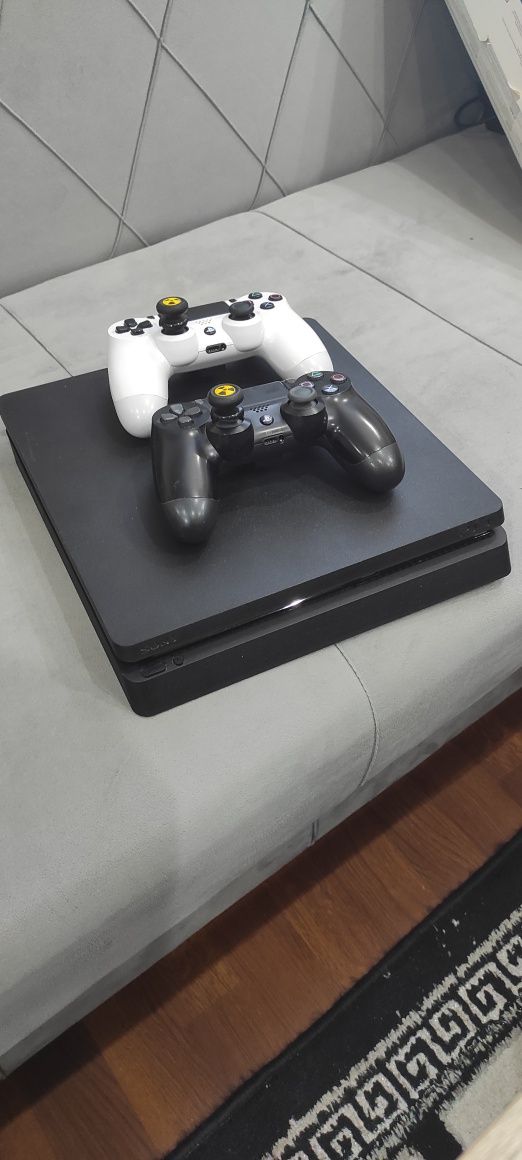 PS4 Slim 500gb с 5 игри