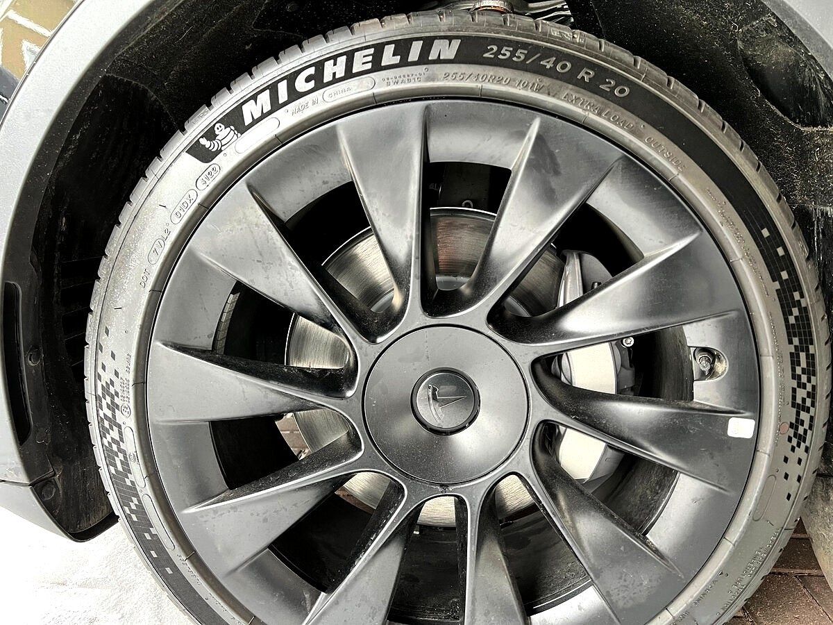 Tesla Model Y Long range dual motor