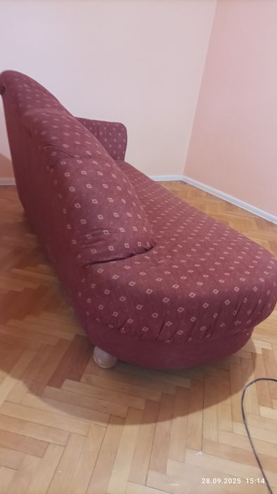 Продавам тези два дивана