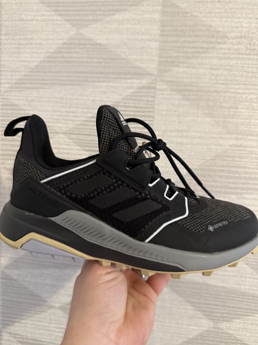 Addias Goretex marimea 37 1/3 noi, originali