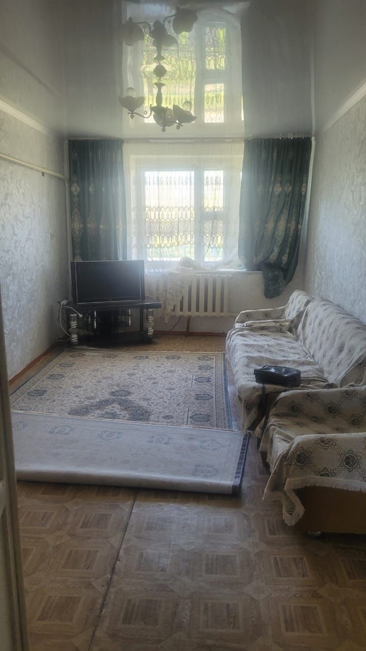 Продам квартиру в с. Акжар Тарбагатайского р-на, квартира из 4 комнат.