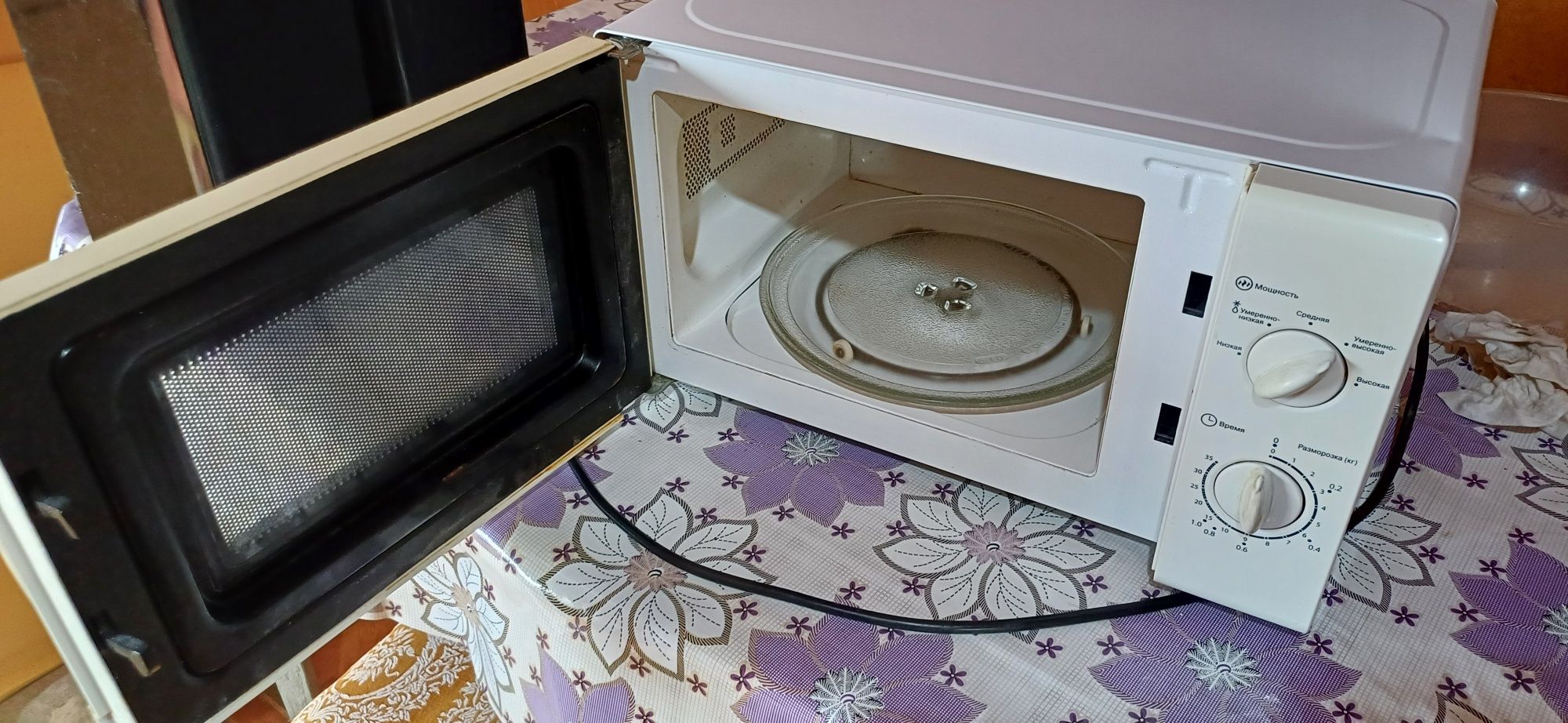 Продам микроволновую печь Elenberg