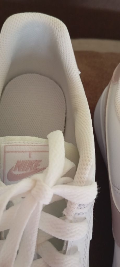 Дамски кецове Nike