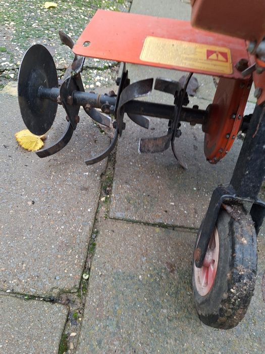 Продавам мотофреза..