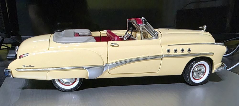 Buik Roadmaster 1949 (1:18)