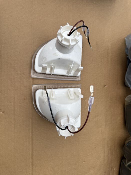 Vand semnalizari far( zambetul lu iliescu) Dacia 1310/Papuc/2000