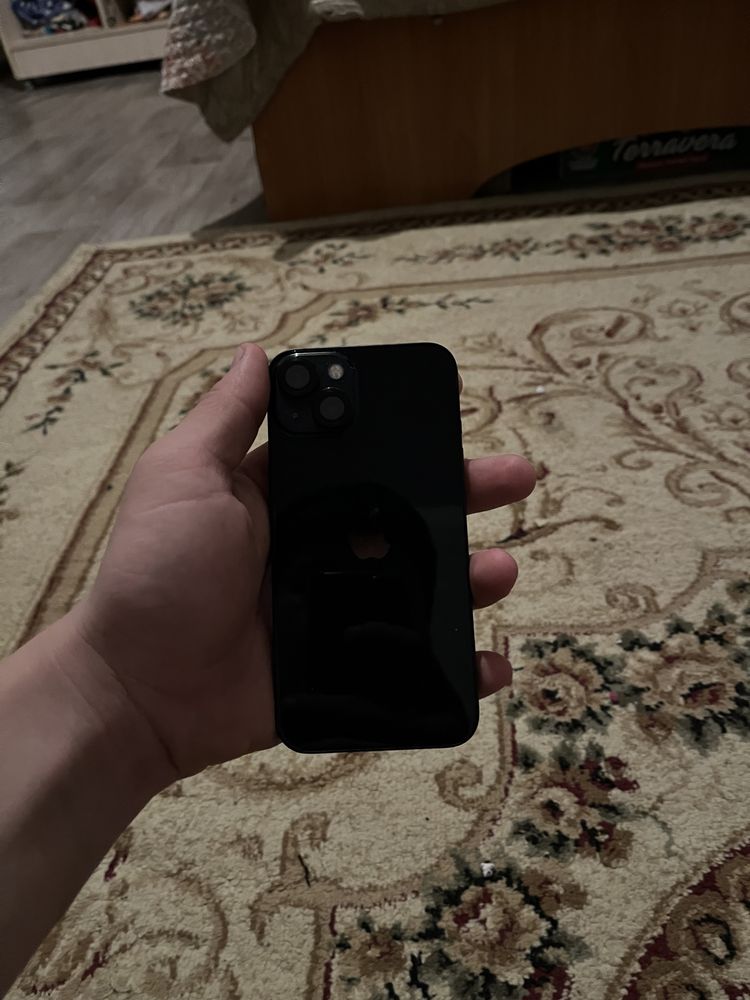 Продам Айфон 13