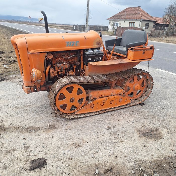 Tractor pe șenile Fiat 312 cu monobloc și priza.
