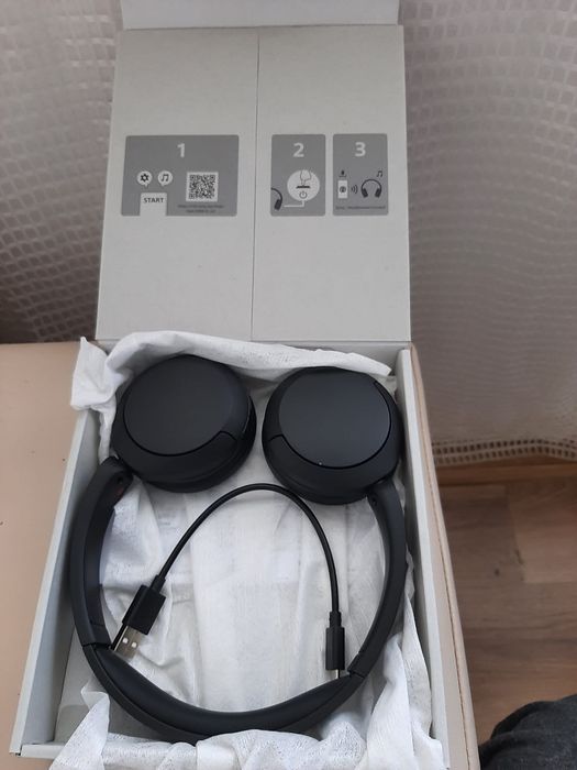 Vând căști sony wireless