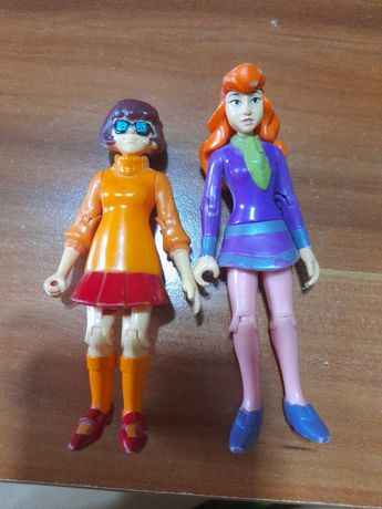 Vând 2 figurine din Scooby-Doo.Daphne și Velma.