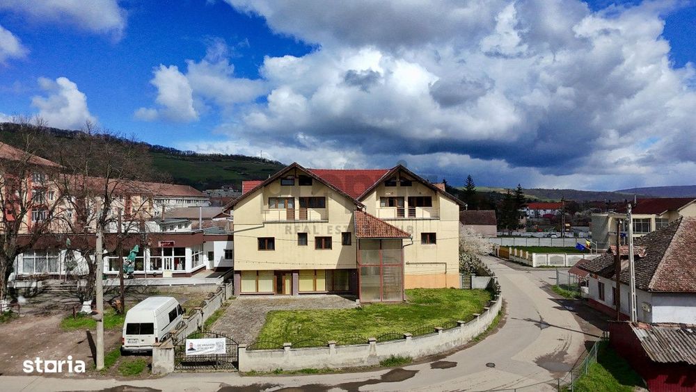 Imobil Cu Multiple Destinații - Pretabil Investiție - Oraș Rupea -