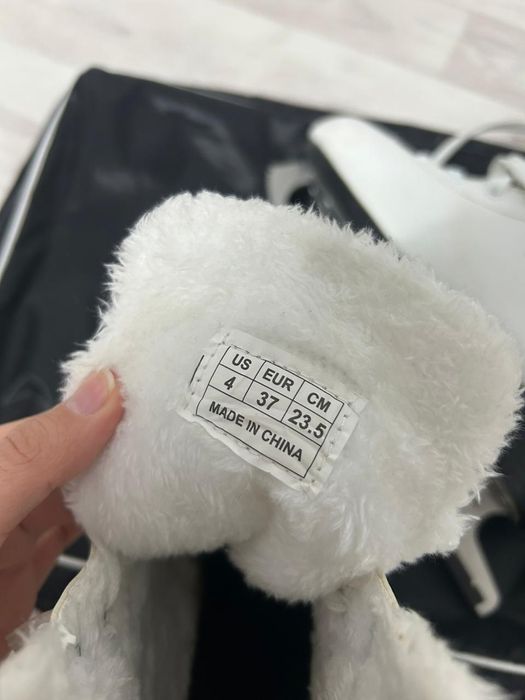 Продам женские коньки