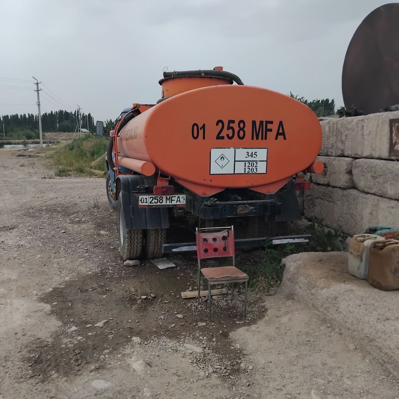 Zil benzavoz sotiladi