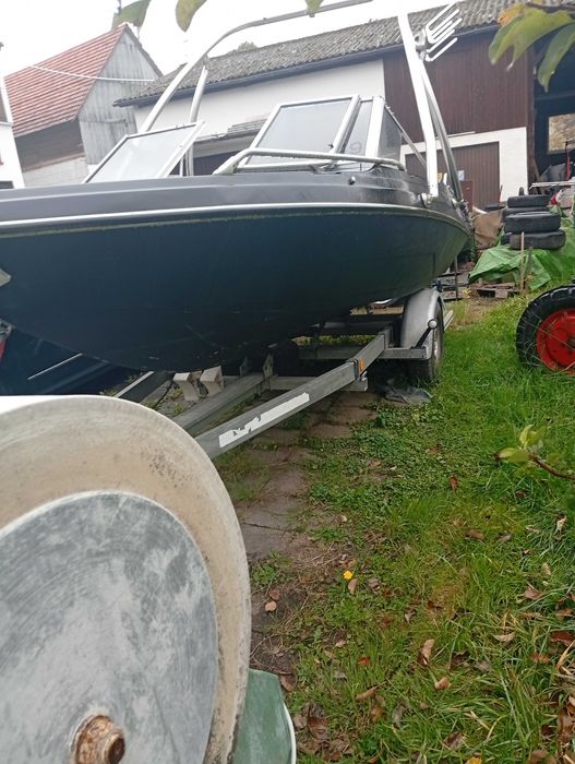 Barca agrement motor onboard insotita de peridoc