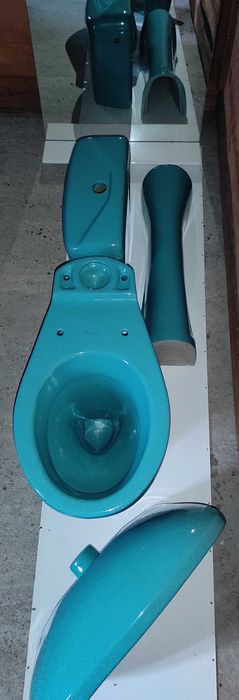 De vanzare set obiecte sanitare + cada cu suport + oglinda.