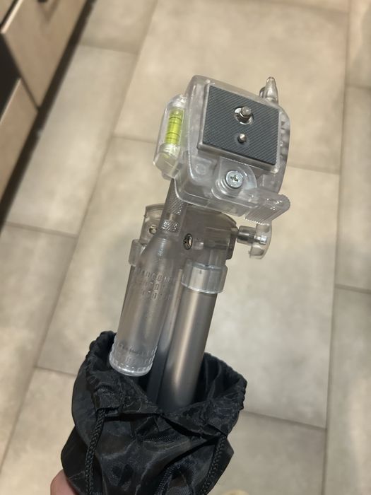 Продавам чисто нов лек статив WT3042 – неизползван