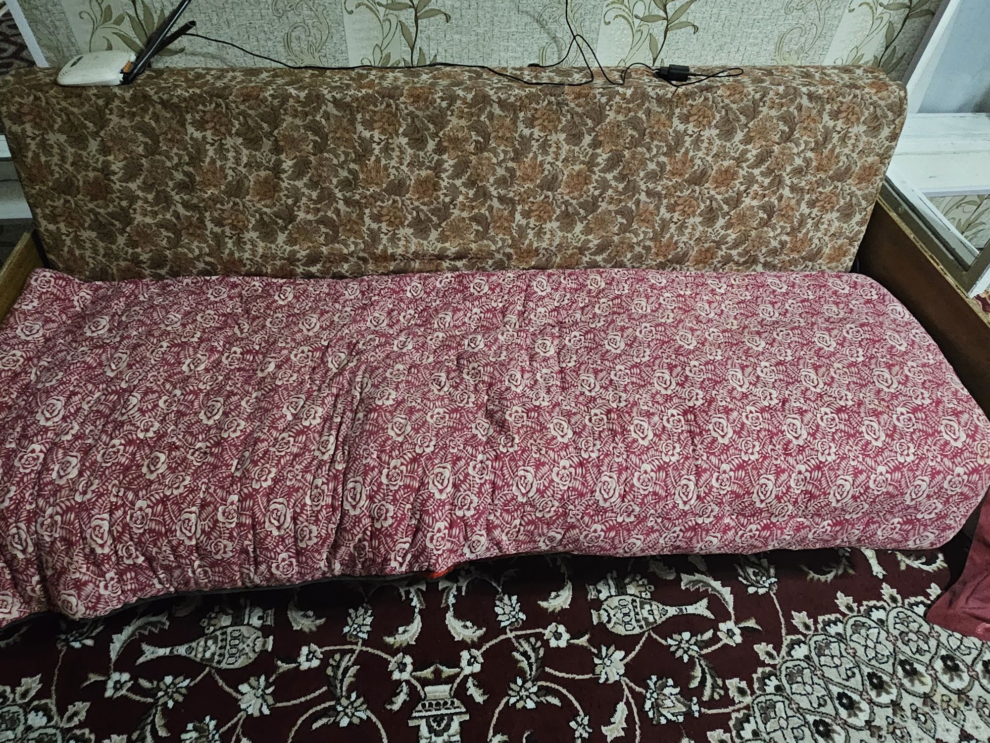 Divan tekinga beriladi