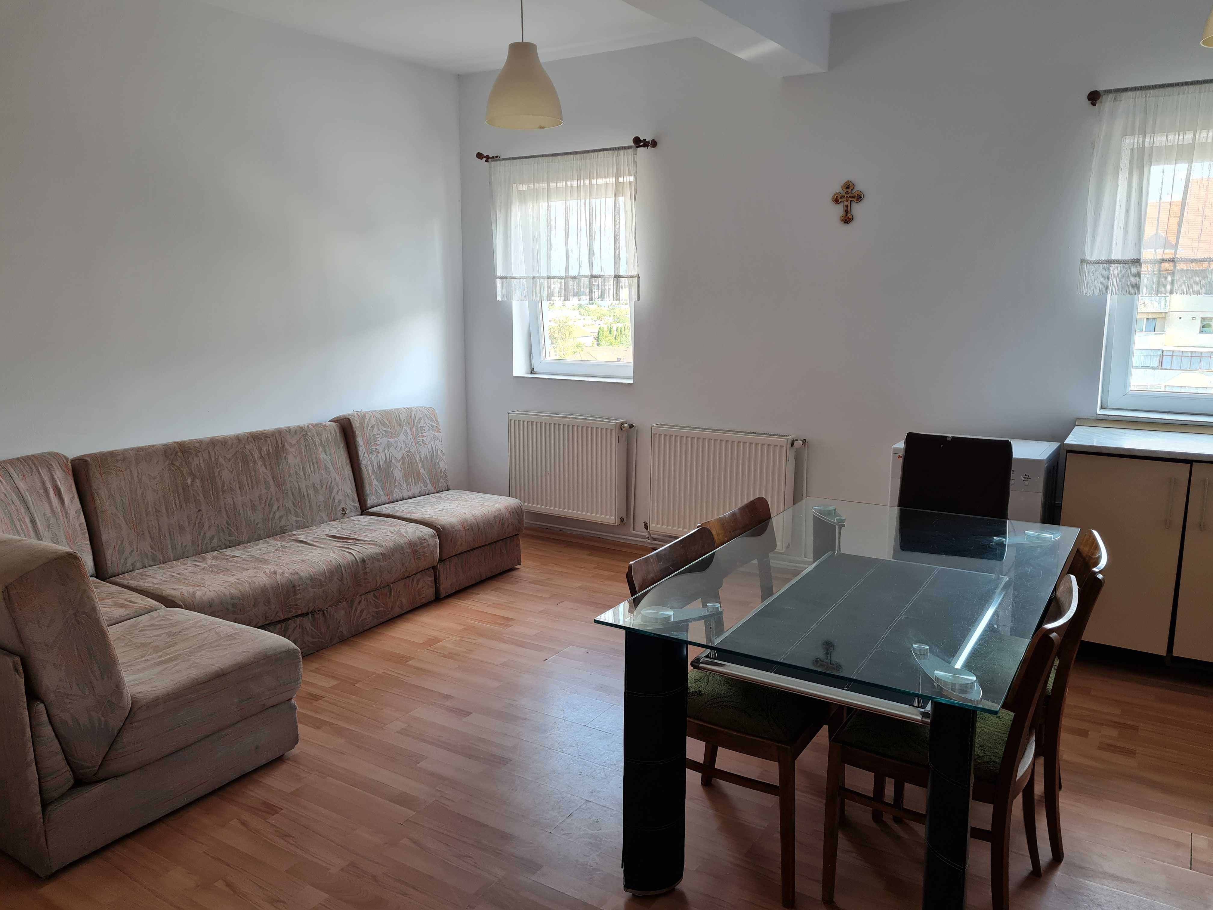 Inchiriez apartament 2 dormitoare+living in Vasile AAron(Semaforului)