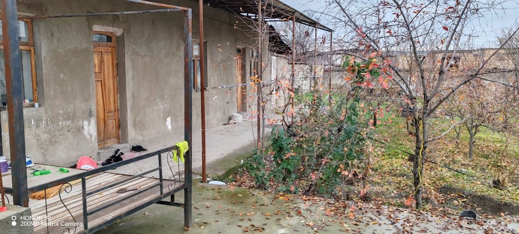 Hovli uchastka sotiladi.