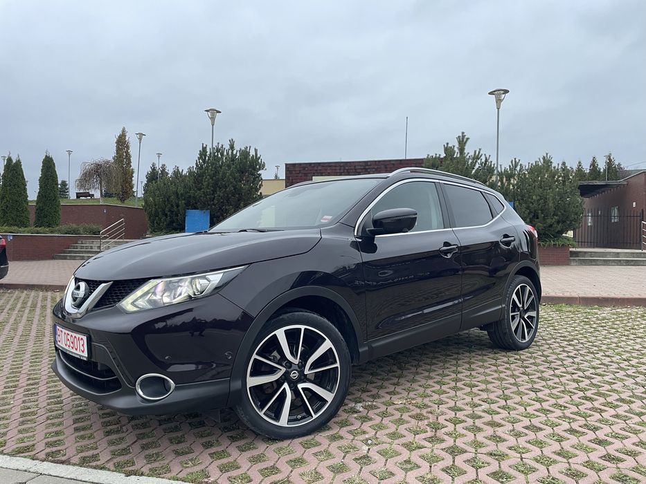 Nissan Qashqai 1.5 diesel Model Tekna Culoare Visiniu metalic