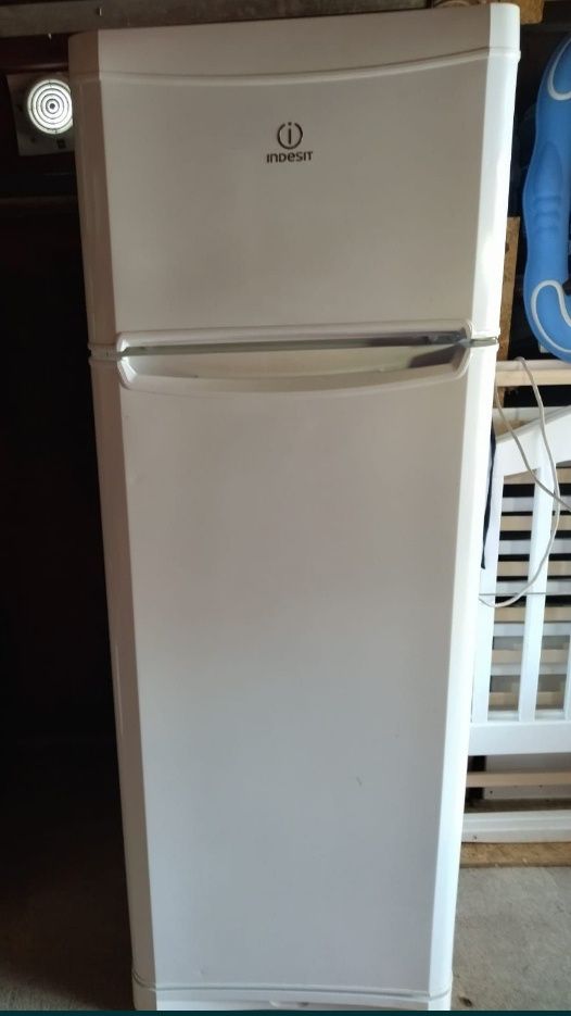Indesit   холодильник