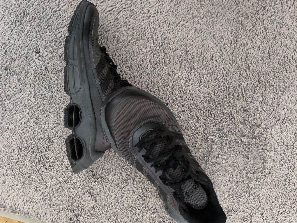 маратонки Adidas