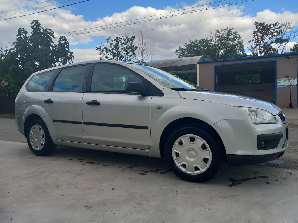 Vând Ford focus 2 1.6 benzina