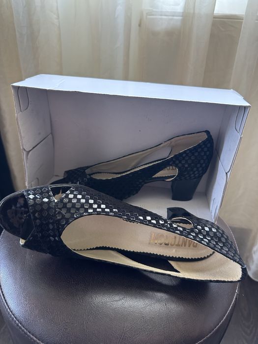 Pantofi negri din piele dama, nr 40