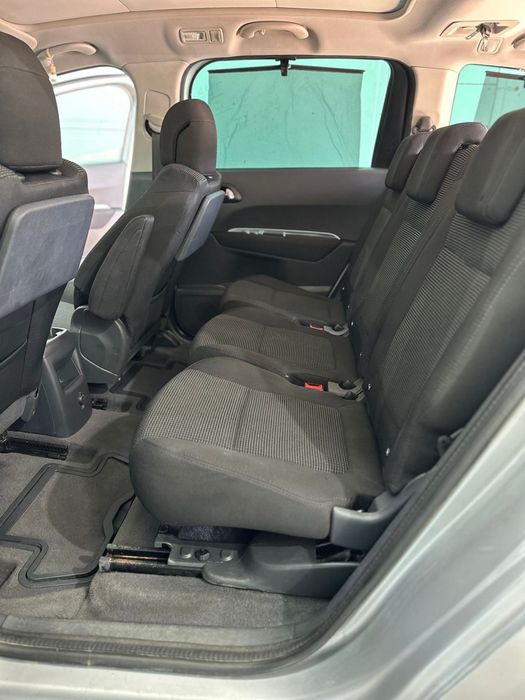 Peugeot 5008, 2012, 7 locuri