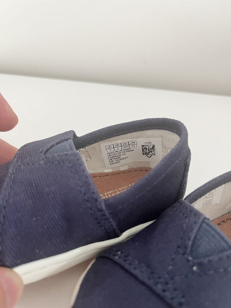 Бебешки обувки на toms