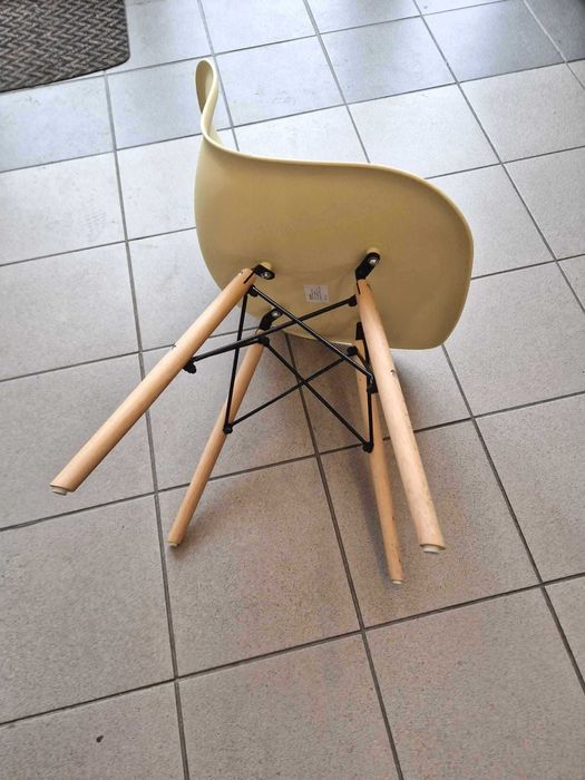 Scaune din plastic 20 buc. cu perne incluse